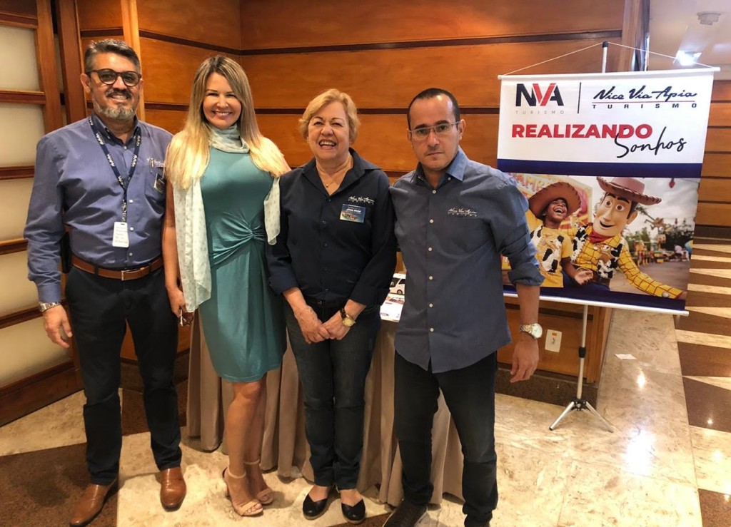 Nice Via Apia estima crescimento de até 20% nas vendas para Disney em 2020 1 Santiago Bichon, Celene e Viviane Fernandes e Fabio Rocha, da Nice Via Apia