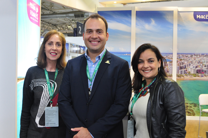 Com foco no mercado gaúcho, Alagoas participa do Festuris 2019 1 Tereza Bandeira, da ABIH-AL; Jair Galvão, secretário de Turismo de Maceió; e Sandra Villanova, da Sedetur