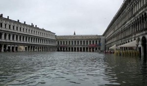 Veneza sofre com pior enchente em 53 anos