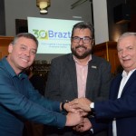 Ângelo Sanches, secretario de Turismo de Canela, Roberto Nedelciu, presidente da Braztoa, e Constantino Orsolin, prefeito de Canela