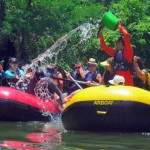 A diversão fica garantida quando os grupos decidem iniciar uma guerra d'agua