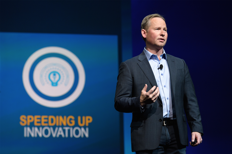 Expedia demite CEO e CFO por falta de acordo com Conselho 1 CEO Mark Okerstrom deixou o cargo após discordância com o conselho