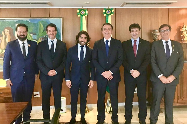 CEO da Globalia, Javier Hidalgo, com o presidente Jair Bolsonaro, ministro do Turismo, Marcelo Álvaro Antônio, e o presidente da Embratur, Gilson machado Neto