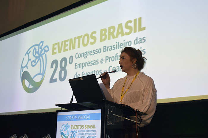 28º Congresso Abeoc tem início em Fortaleza (CE); veja fotos 1 Enid Câmara, presidente da Abeoc Ceará