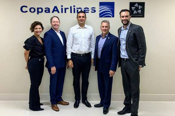 Danielle Roman, Managing Director South America, Chris Meyer, VP Global Sales, Jim McMichael, Speciality Markets Manager, e Neto Fernandes, MICE Manager do Las Vegas Convention and Visitors Authority; ao centro, Carlos Antunes da Copa Airlines (Créditos: divulgação)