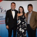 Gelson Popazoglo, da GTA, com Tabane, da Abracorp, e Juliana Assumpção, da Aviesp