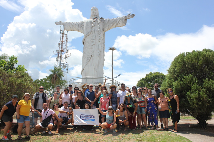 Conheça o roteiro da Transmundi pelo Pantanal Sul-Mato-Grossense; fotos 2 Participantes do fam no Morro do Cristo Rei, no morro de São Felipe em Corumbá