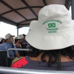 Em um pequeno caminhão aberto, os participantes puderam observar a fauna e flora local, com auxilio de um guia especializado