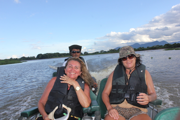 Conheça o roteiro da Transmundi pelo Pantanal Sul-Mato-Grossense; fotos 3 Passeio de lancha pelo rio Paraguai para observação do Pôr do Sol
