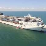 MSC Sinfonia em navegação