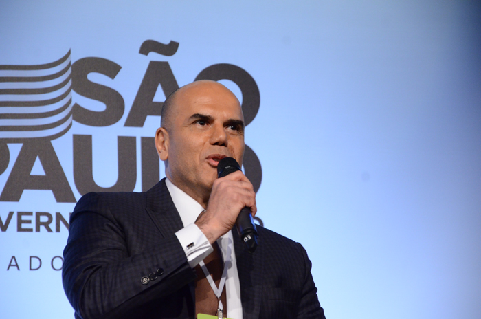 https://www.mercadoeeventos.com.br/wp-content/uploads/2019/12/Nelson-de-Oliveira-Country-Manager-da-Alitalia-no-Brasil.jpg