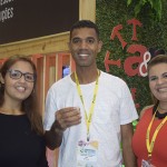 Rafaela Conde, Edmilton de Jesus e Alba Costa, visitantes e colaboradores da feira