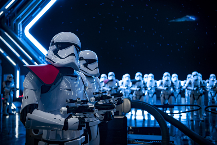 Star Wars: Rise of the Resistance abre ao público dia 5; veja como é a nova atração 1 Fifty menacing First Order Stormtroopers await guests as they arrive in the hangar bay of a Star Destroyer as part of Star Wars: Rise of the Resistance, the groundbreaking new attraction opening Dec. 5, 2019, inside Star Wars: Galaxy’s Edge at Disney’s Hollywood Studios in Florida and Jan. 17, 2020, at Disneyland Park in California that takes guests into a climactic battle between the Resistance and the First Order. (Matt Stroshane, photographer)