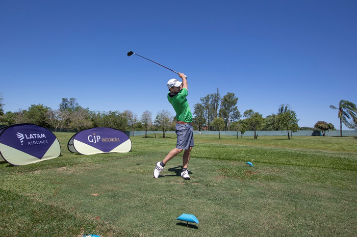https://www.mercadoeeventos.com.br/wp-content/uploads/2019/12/Torneio-teve-in%C3%ADcio-em-setembro-nos-principais-campos-de-golfe-do-pa%C3%ADs-e-reuniu-quase-500-participantes.jpg https://www.mercadoeeventos.com.br/wp-content/uploads/2019/12/Torneio-teve-in%C3%ADcio-em-setembro-nos-principais-campos-de-golfe-do-pa%C3%ADs-e-reuniu-quase-500-participantes.jpg