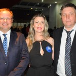 Vinicius de Lucca, da secretaria de Florianópolis, Fabiana Dickmann, da Amavi, e seu esposo Giovani Correa