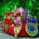 Carros alegóricos também fazem parte do desfile Carros alegóricos também fazem parte do desfile