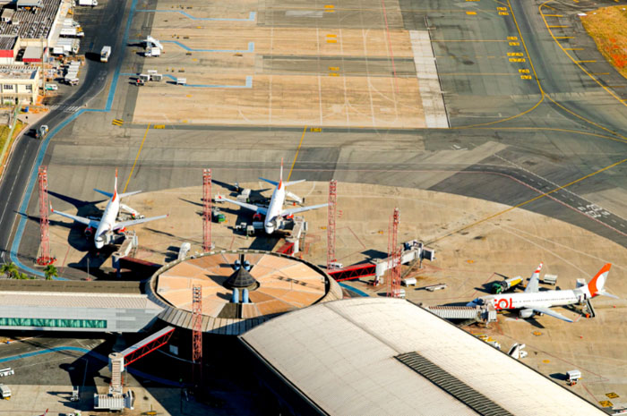 A quantidade de aeronaves que realizaram as rotas para o exterior também aumentou, foram 4.796 pousos e decolagens