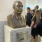 Busto em homenagem a Antonio Carlos Magalhães