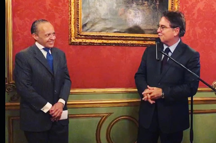"SP Pra Todos" é destaque em evento da Embaixada do Brasil na Espanha; fotos 1 Embaixador do Brasil na Espanha, Pompeu Andreucci Neto, com Vinicius Lummertz, secretário de Turismo de São Paulo
