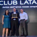 Gabriela Mundim e Igor Miranda, da Latam, com Marcelo Cardoso, da Sécuo XXI Gabriela Mundim e Igor Miranda, da Latam, com Marcelo Cardoso, da Sécuo XXI