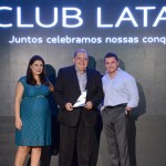 Gabriela Mundim e Igor Miranda, da Latam, com Oziel Duarte, da Congonhas Travel Gabriela Mundim e Igor Miranda, da Latam, com Oziel Duarte, da Congonhas Travel