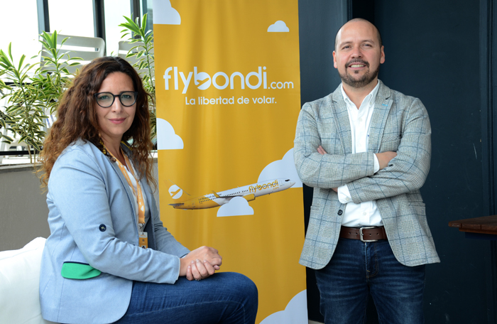 Lucía Ginzo, diretora de Comunicação, e e Mauricio Sana, CCO da Flybondi