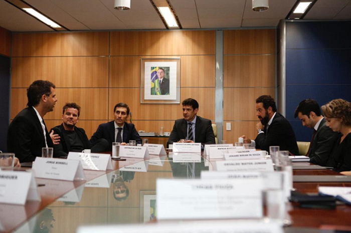 Ministro do Turismo e secretário-executivo em reunião com o arquiteto dinamarquês Bjarke Ingels e uma comitiva do grupo Be-Nômade (Foto: Denio Simões/MTur)
