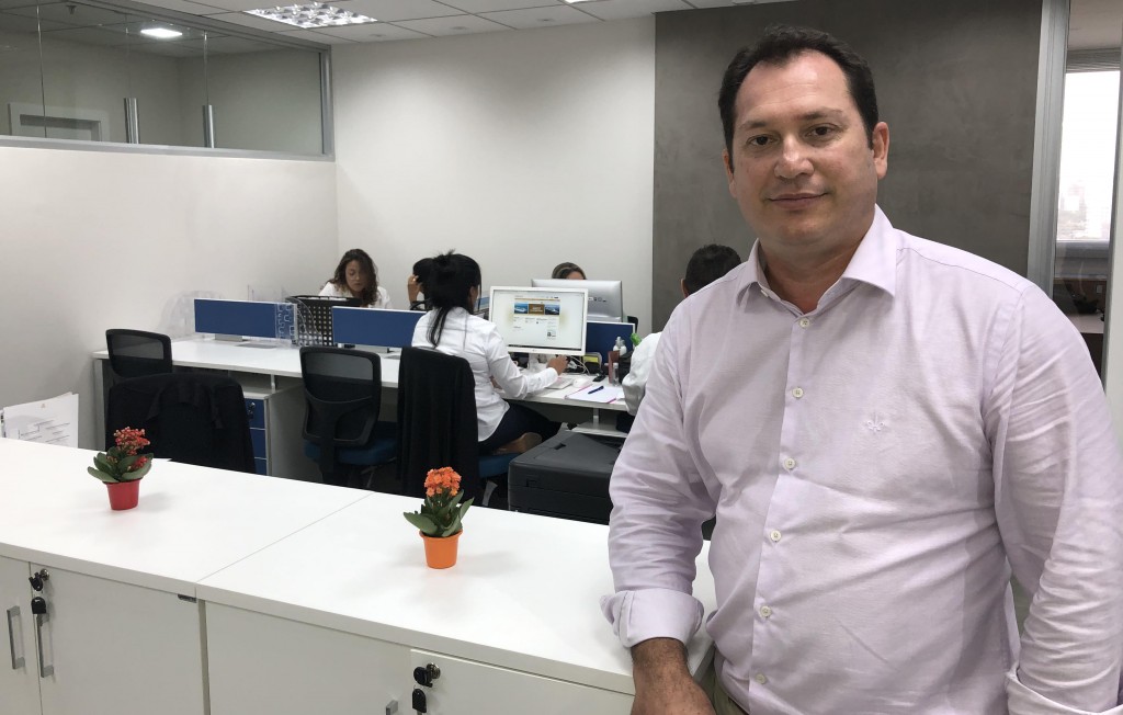 Pablo Zabala no novo escritório da Discover Cruises, em São Paulo