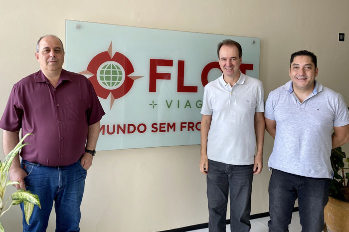 Flot lança serviço de atendimento ao viajante 24 horas 1 Pedro Moreira, gerente geral da Flot; Eduardo Barbosa, presidente da Flot; e Dagoberto Pires Nunes, diretor da DS Serviços de Assessoria