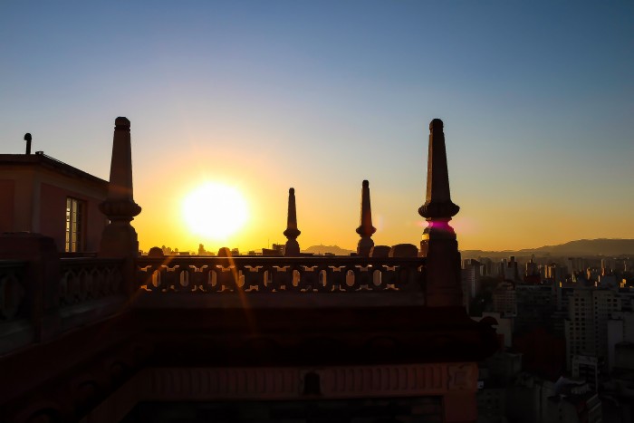 Rooftop do Edifício Martinelli, um dos prédios comerciais que se tornou ponto turístico na capital paulista