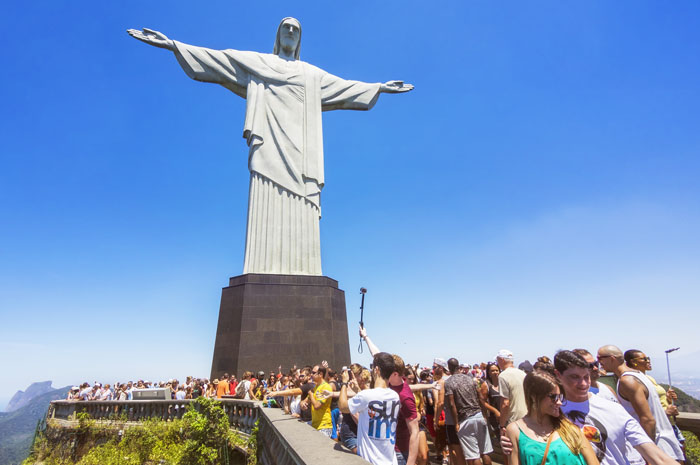 Overtourism: como destinos e viajantes têm buscado soluções para uma indústria mais sustentável 1 O Overtourism tem comprometido a experiência de viajar para os turistas e a qualidade de vida dos moradores locais