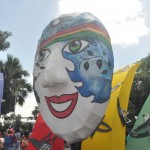 A cidade fica toda enfeitada na temática Carnaval