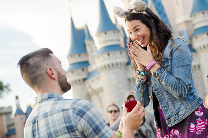 A sessão de fotos oficial da Disney disponibiliza locais exclusivos em frente ao Castelo da Cinderela