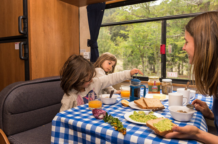 Motorhome: entenda o estilo de viagem que se tornou tendência entre brasileiros 6 Além de famílias, o perfil de viajantes também inclui casais de amigos que buscam experiências imersivas nos destinos