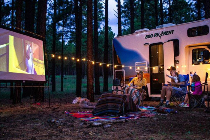 Motorhome: entenda o estilo de viagem que se tornou tendência entre brasileiros 5 Atualmente existem campings extremamente bem estruturados, com banheiros privativos, piscinas, restaurantes e etc