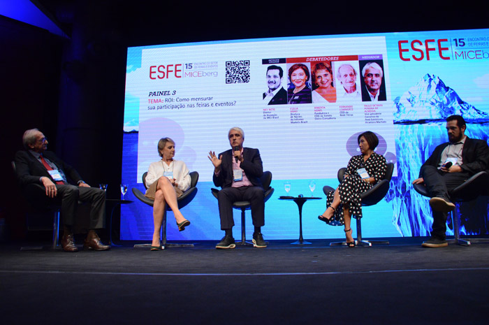 ESFE: Painel discute como utilizar a tecnologia para calcular o ROI de um evento 1 Com o tema: "ROI: Como mensurar sua participação nas feiras e eventos", painel debateu a importância de tecnologias que apontem o perfil do consumidor para promover melhor experiência e satisfação