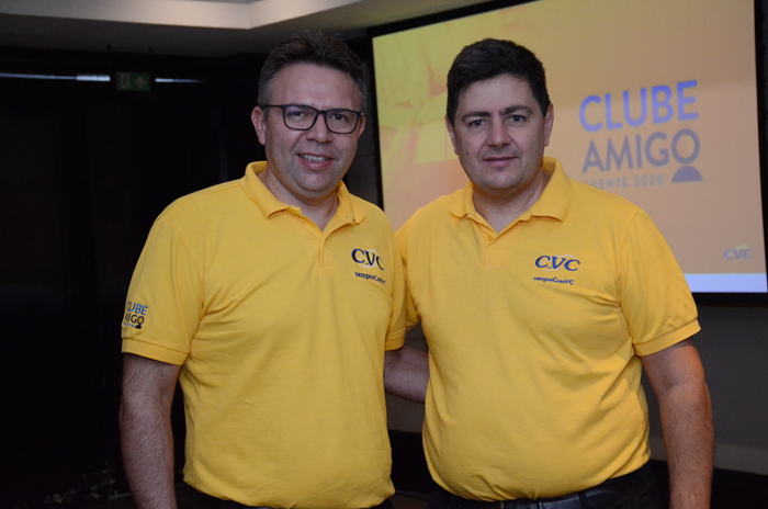Douglas Silva e Roberto Vertemati, gerente de operações e diretor do Canal Multimarcas da CVC, respectivamente.