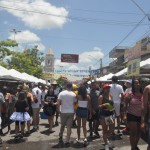 Existem diversas barracas de comida e artesanatos no centro da cidade Existem diversas barracas de comida e artesanatos no centro da cidade