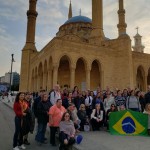 Grupo diante da Mesquita Azul, em Beirute