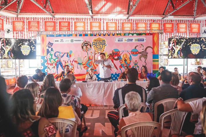 Recife bate recorde de público com 2 milhões de pessoas no Carnaval Recife bate recorde de público com 2 milhões de pessoas no Carnaval