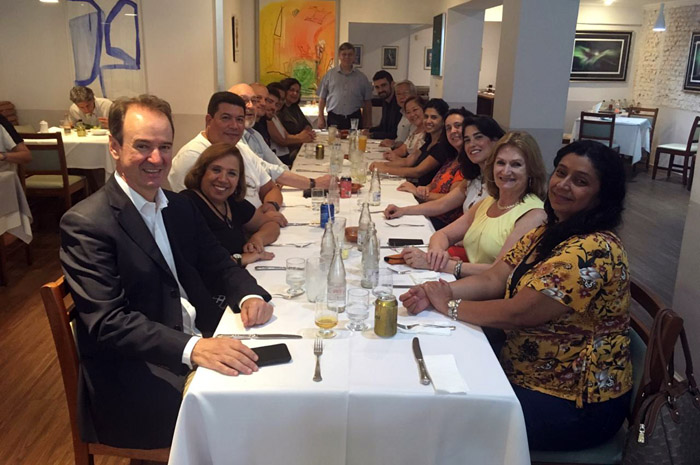Em parceria com a Sato, Flot apresenta novos roteiros na Escandinávia 1 O evento reuniu 13 agentes de viagem em um restaurante escandinavo em São Paulo