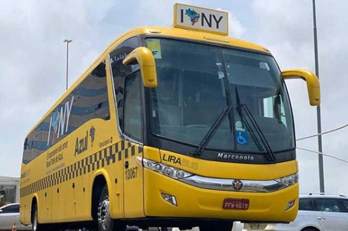 Ônibus da Azul decorado como um táxi de Nova York