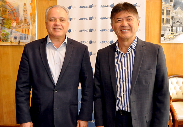 Carlos Prado e Gervasio Tanabe, presidente e presidente-executivo da Abracorp