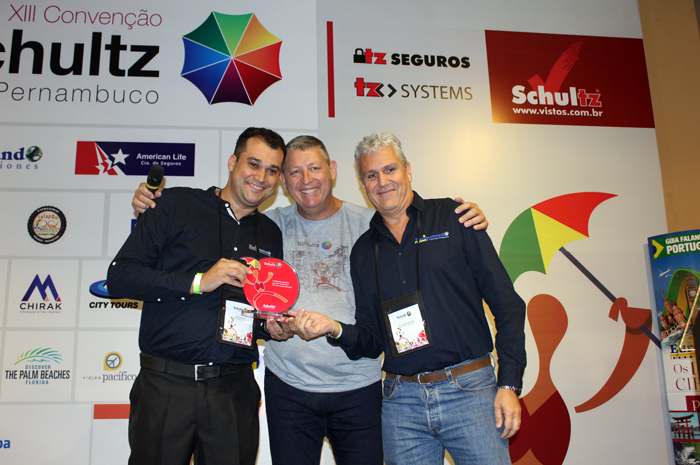 Clayton e Miguel da Europamundo receberam o prêmio de participação da Convenção 2020