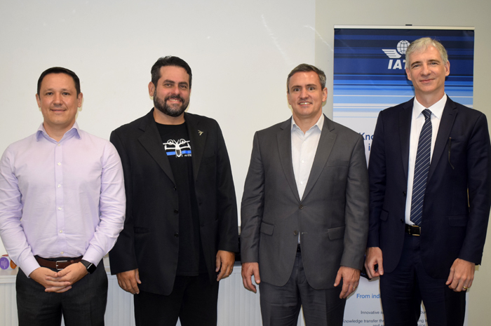 Aviação no Brasil: Iata aborda obstáculos enfrentados no processo de judicialização 1 Dany Oliveira, da Iata; André Stein, da EmbraerX; Márcio Souto, da United Airlines; e Ricardo Bernardi, da Bernardi & Schnapp Advogados