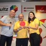 Os gerentes do Vila Galé receberam um troféu de participação da Convenção Schultz 2020