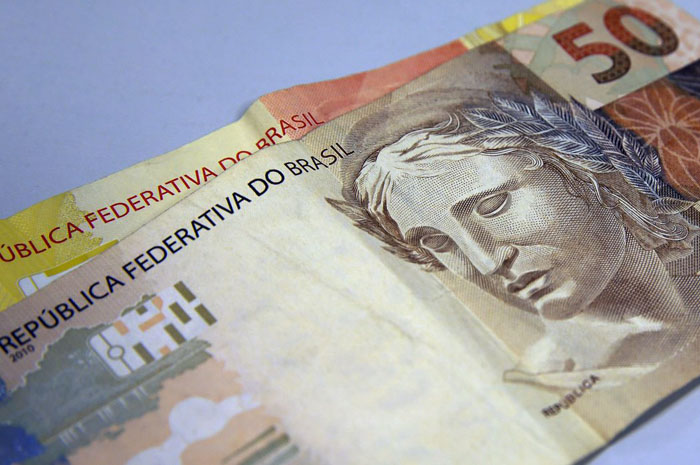 Mercado prevê queda maior do PIB e dólar a R$ 4,50 em 2020 1 Moeda Nacional, Real, Dinheiro, notas de real