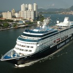 Nos anos 2000: A operadora dava início à democratização dos cruzeiros marítimos ao trazer transatlânticos da Europa para o verão brasileiro. Os consumidores gostaram tanto desse tipo de viagem que a CVC chegou a fretar, de uma só vez em um único verão, 9 transatlânticos! Hoje, esse mercado é ainda maior!