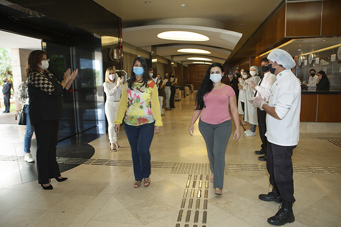 Brasília 22.05.2020 // Chegada dos profissionais de saúde nol Gran Bittar Hotel. Os profissionais foram recebidos pela Secretária de turismo do DF, Vanessa Mendonça, pela subsecretária de Gestão de Pessoas da Secretaria de Saúde do DF, Silene Almeida, pelo Superintendente do HRAN, Carlos Portilho e por funcionários do hotel. Foto Zaré/Setur-DF
