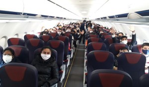 Azul repatria passageiros em voos inéditos para Peru e Bolívia